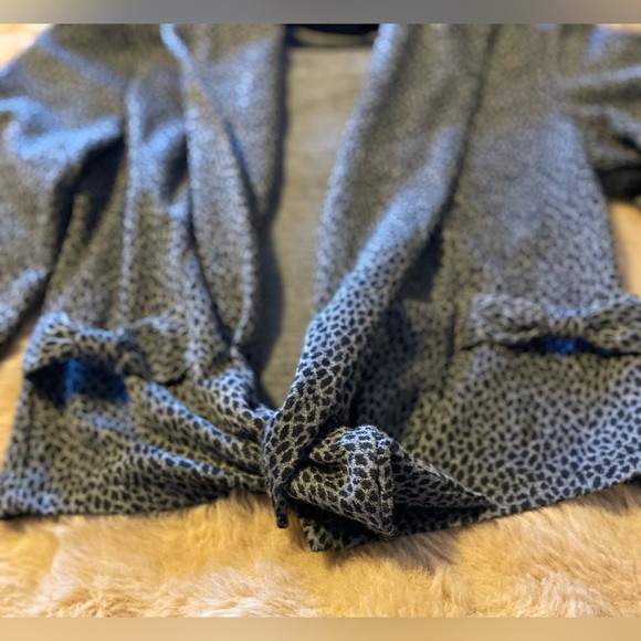 2b Bebe cardigan sweater medium - Picture 4 of 7